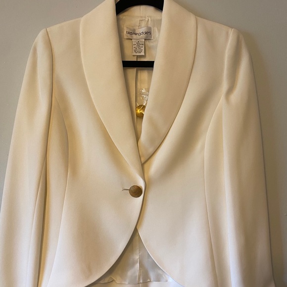 Bloomingdale's Jackets & Blazers - Vintage Bloomingdales Cream Blazer